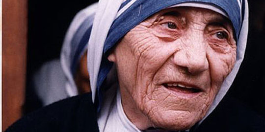Pada 2016, Bunda Teresa resmi menjadi orang suci