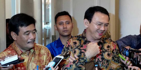 Rapat paripurna jawaban Ahok atas RAPBD 2016 molor hampir 2 jam