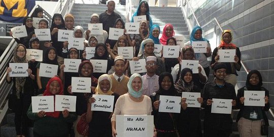 Demi solidaritas, para perempuan nonmuslim ini ikhlas pakai jilbab