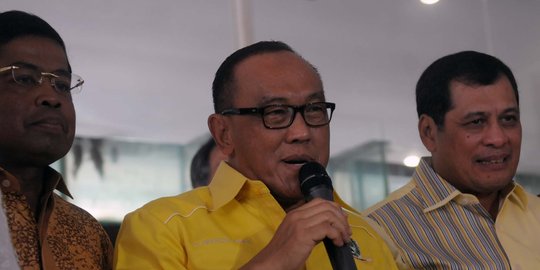 Setnov jadi ketua fraksi, Ical dinilai tak peduli dengan Golkar