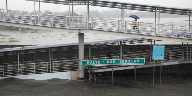 Buktikan DKI tahan banjir, Ahok 'tantang' diberi hujan lebat 2 jam