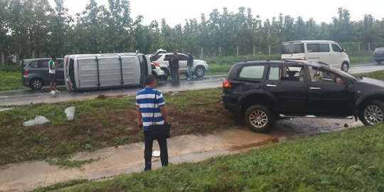 Tiga kendaraan terlibat kecelakaan di Tol Cipali, 1 mobil terbalik