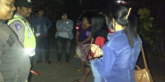 Asyik mesum di pinggir jalan, pasangan ABG digiring Satpol PP Bali