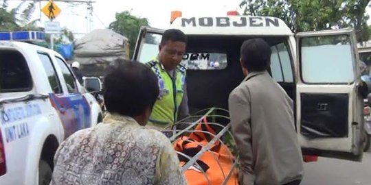 Gagal menyalip, motor terlindas truk pengemudi tewas di tempat