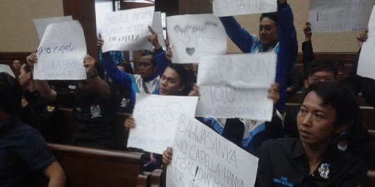 Sidang vonis, Rio Capella ditemani puluhan pendukungnya di Tipikor