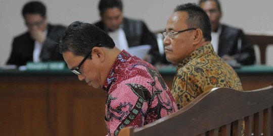 Nyuap Akil Mochtar, Amir divonis 3 tahun 5 bulan & Kasmin 3 tahun