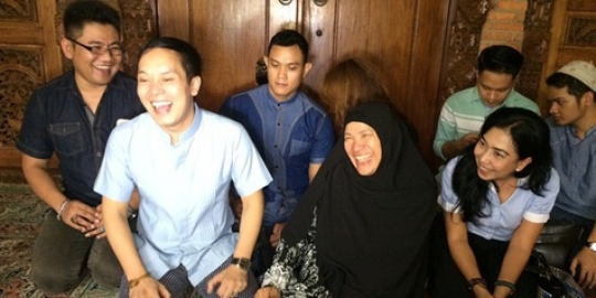 Sempat bandel, Hengky Kawilarang dan keluarga jadi mualaf