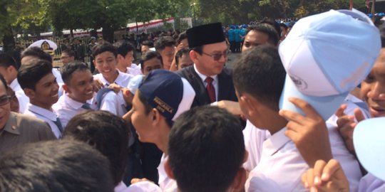 Ahok sebut guru di DKI jangan berpikir tidak bisa dipecat