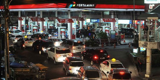 ESDM: Solar turun Rp 500, Premium turun hingga Rp 300 per liter