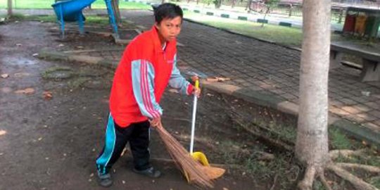 Kisah Renika, Atlet berprestasi tingkat Asia kini jadi tukang sapu