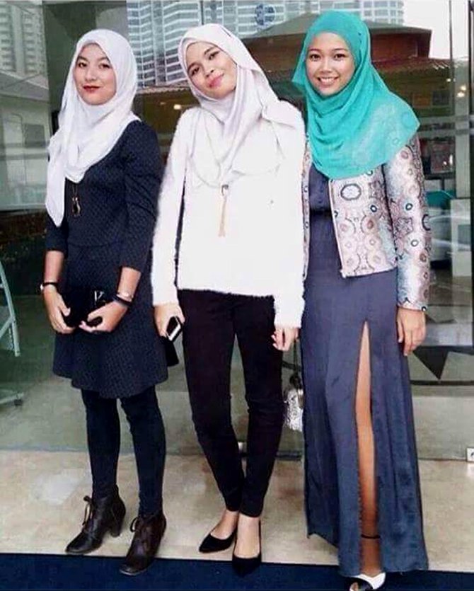 Pakai rok seksi belahan sampai paha  hijabers Malaysia 