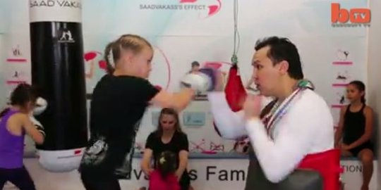 ini bisa meninju seratus kali dalam semenit rev2