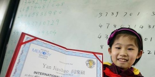 tahun ini jadi pemenang lomba daya ingat termuda sedunia rev2