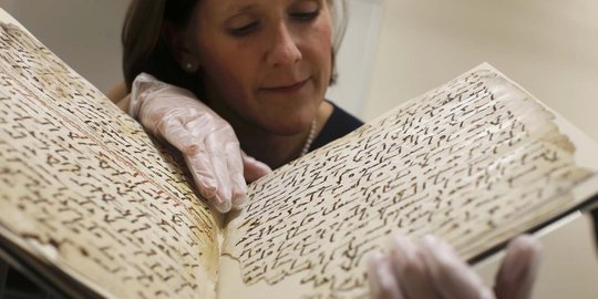 Lembar Alquran tertua di Inggris diklaim milik sahabat Abu Bakar