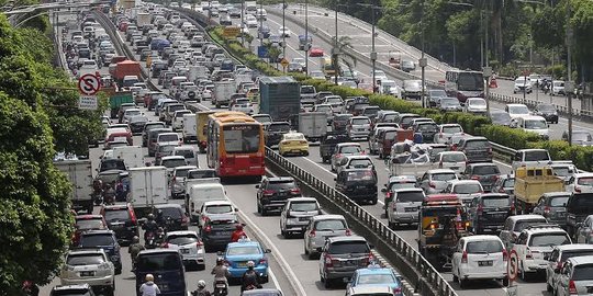 Begini penampakan macet parah di Tol Dalam Kota menuju Tol Cikampek
