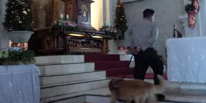 Antisipasi bahan peledak, anjing pelacak sisir Katedral di Denpasar