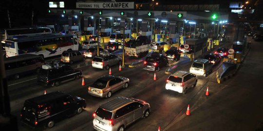 Makin malam arah Cikampek makin macet