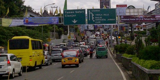 Minim rambu di simpang Gadog, banyak pemotor nyelonong masuk tol