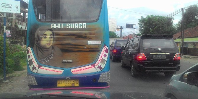 Volume kendaraan meningkat, jalur selatan Jawa Tengah macet panjang