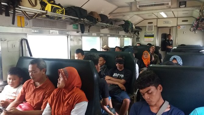 kereta jakarta purwakarta