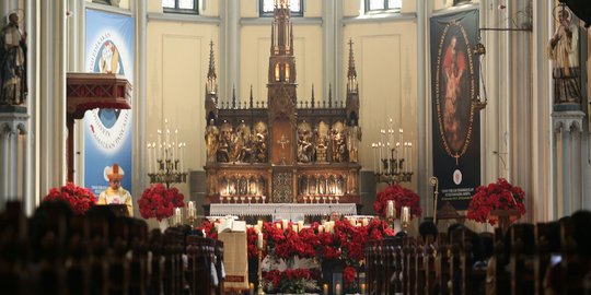 Suasana khidmat selimuti Misa Natal di Gereja Katedral