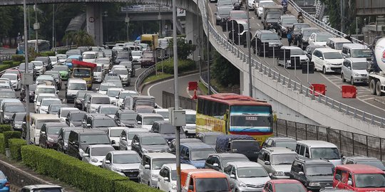 YLKI sebut pemerintah & operator tol gagal antisipasi libur Natal