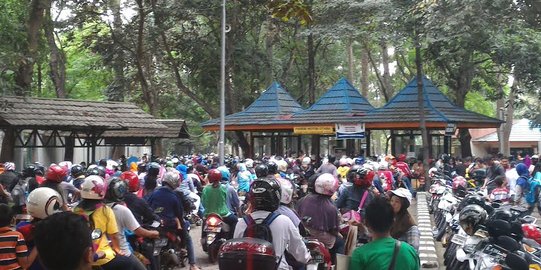 Jelang siang hari, 24.000 pengunjung sesaki kebun binatang Ragunan