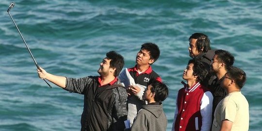 Asyik selfie, 10 santri di Sukabumi digulung ombak 1 hilang
