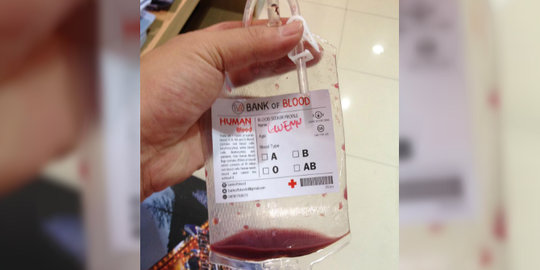 Sirup dikemas dalam kantung darah ini bikin geleng-geleng kepala