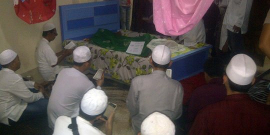 Habib Selon dimakamkan di samping makam orangtua di TPU Karet Bivak