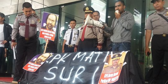 Demo bawa keranda, Jamak minta KPK periksa Surya Paloh & Jaksa Agung