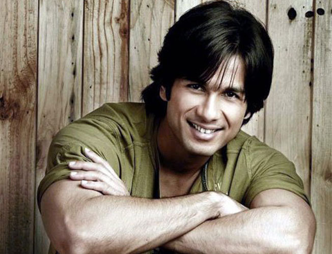 shahid kapoor dengan gaya shaggy layer