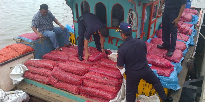 Polair Dumai sita 5 ton bawang merah ilegal saat periksa KM Meranti