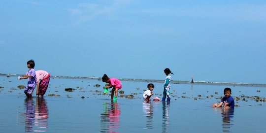 Keindahan Pantai Kutang yang namanya bikin pengujung penasaran