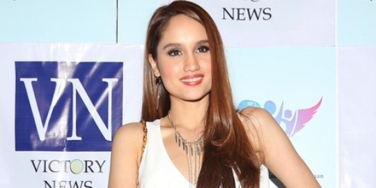Film Cinta Remaja Hollywood | gagal di disney cinta laura bakal main film remaja Film Cinta Remaja Hollywood | gagal di disney cinta laura bakal main film remaja