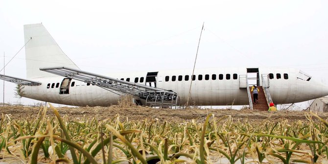 Uniknya Boeing 737 buatan petani China
