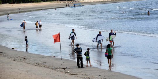 Malam Tahun Baru jalan ke Pantai Kuta Bali ditutup