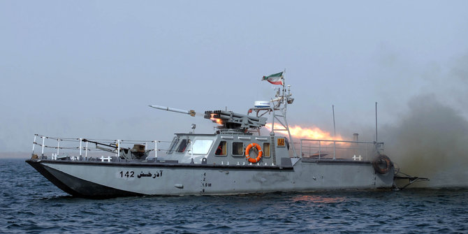 Kapal induk AS nyaris kena tembakan rudal Iran