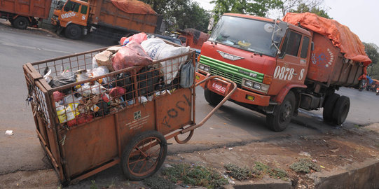 Ahok bolehkan RT pungut iuran sampah, asal petugas digaji sesuai UMP