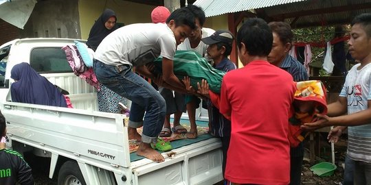 Dilarang pakai ambulans, jasad Denggang diangkut mobil ikan