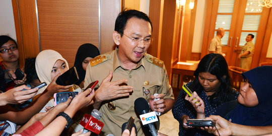 Ahok: Masa seorang petahana enggak boleh keluar?