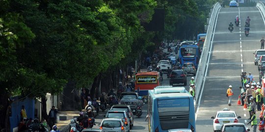 Flyover perempatan Kuningan diuji coba