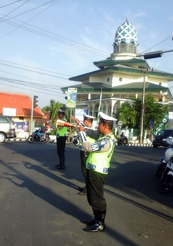 polisi berterompet di kediri