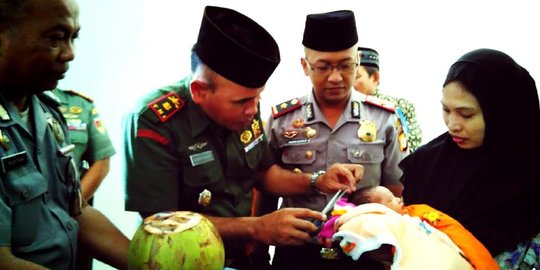 Lahir di depan penyidik, bayi Wira diaqiqah di masjid Polsek