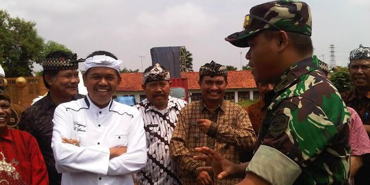 Akhir tahun, Bupati Dedi pilih layani para petugas kebersihan