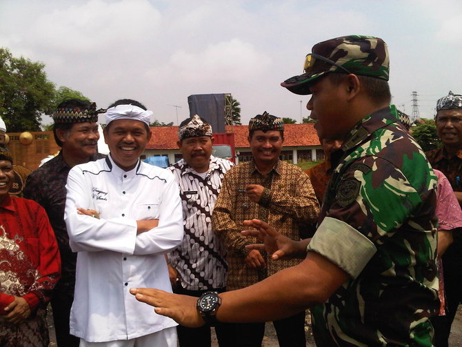 gladi resik perang meriam bambu