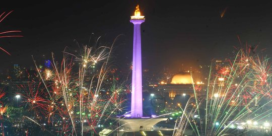 Semenit tahun baru berlalu, polisi langsung sisir PKL di Monas