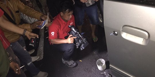 Bom coctail meledak di bawah mobil TV One di Bandung