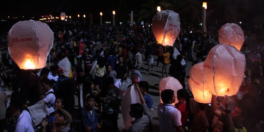 Tahun Baru, ribuan lampion hiasi langit Candi Borobudur