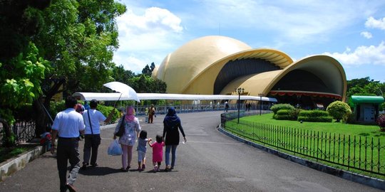 Liburan, TMII dan Ragunan sesak dipadati pengunjung